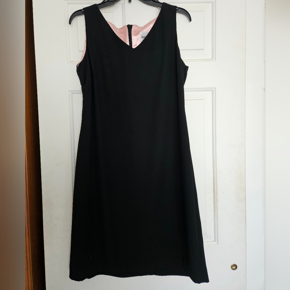 NWOT Danny & Nicole Black Sleeveless V-Neck Sheath Dress